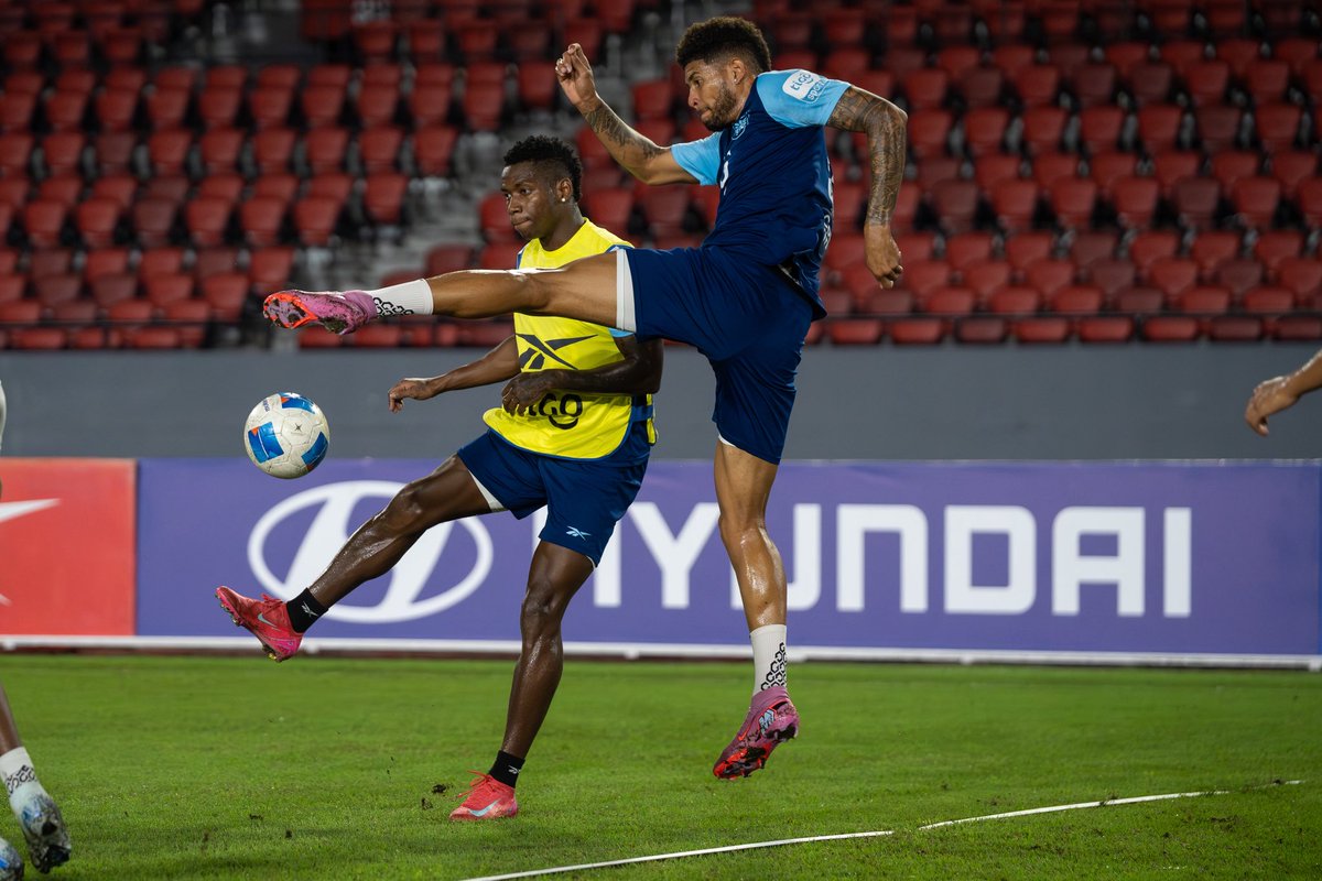 ¡2️⃣ DÍAS DE GUATEMALA🇬🇹!

#PanamáMayor🇵🇦 volvió a entrenar esta noche en el 🏟️Rommel Fernández con miras a su partido vs Guatemala🇬🇹, por la Ronda Final de las Eliminatorias🏆.

#MásPanameñosQueNunca🇵🇦