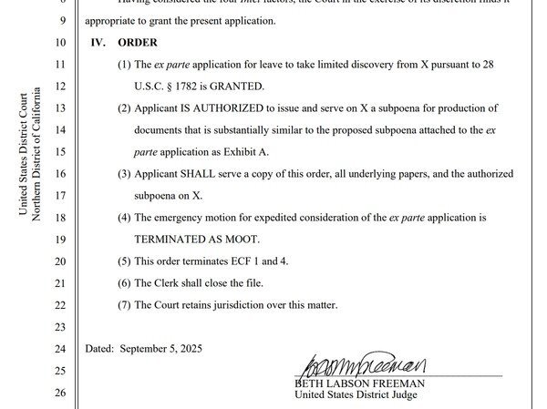 staysday6's tweet image. both felix and bang chan have now filed for the release of information from X so they can proceed with civil suits 👏👏

bang chan is going after deepfakes!