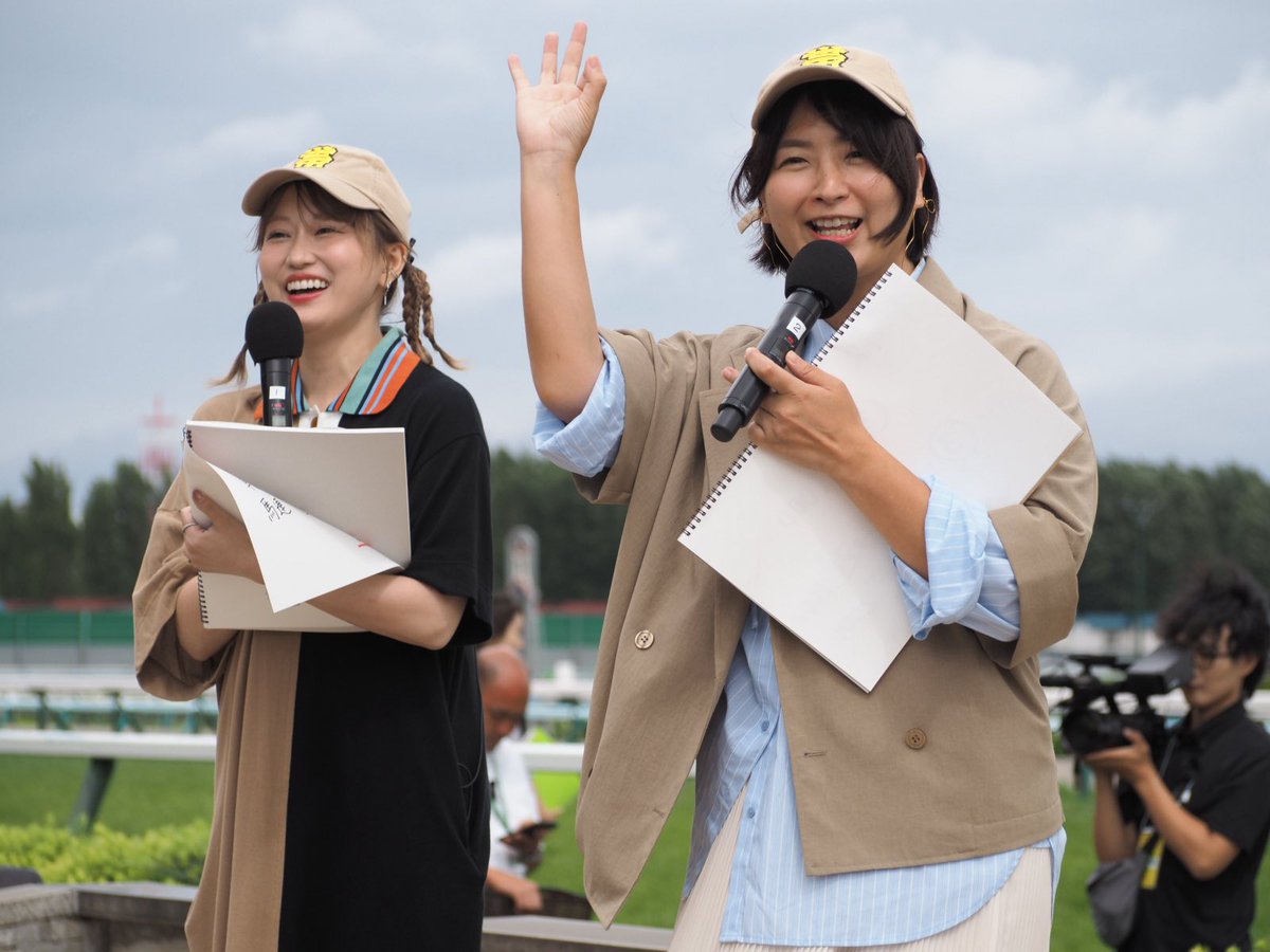 chestnut_Fs's tweet photo. 今年も競馬パーティーメンバーに会えて嬉しかったです！
稲富さん、たくさんファンサしてくれてまた好きになりました♡
まりなるも可愛いくて、ヴィヴィアンワンピとブーツコーデ似合ってた！
誕生日同じなのでずっと好き♡笑

@inatomi_naho 
@tsudamarinal 

#ビリーブミー
#札幌競馬場 https://t.co/YmneLJvLRE