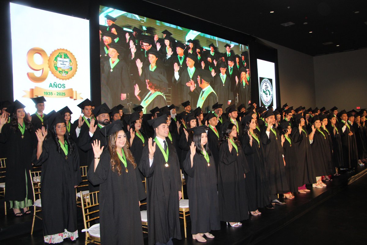 Unos 83 nuevos doctores en Medicina recibieron su diploma como parte de la Promoción MED18 de la Facultad de Medicina de la Universidad de Panamá, sumando así 6,140 médicos formados en 74 años .
 Hanna Almanza Rujano, logró el índice académico.  Carlos Tapia Leguizamo, el 2do