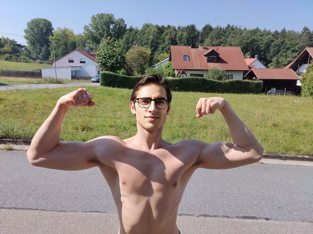 When life gives you lemons, add vodka and make a cocktail. 🍋🍸