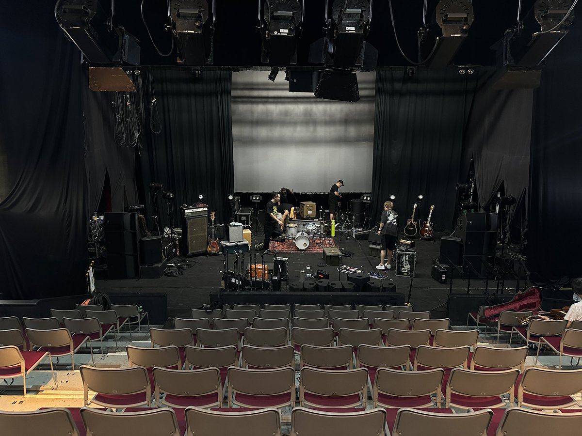 ジャンピング乾杯TOUR 2025
"山あり谷あり歌声一座のアコースティック＆トークコンサート"
早いもので本日ファイナル！初めての松本上土劇場にやってまいりました！！
16時開場！物販は場内にて。
本日もツアー新潟公演と新春長野公演のチケットを特別販売します🎟️
#ジャンピング乾杯ツアー #怒髪天