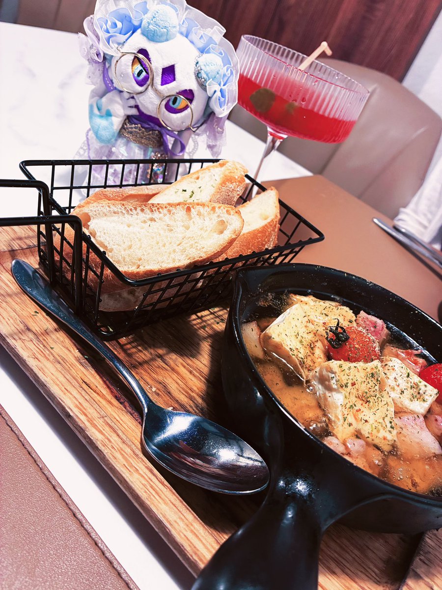 カマンベールとベーコンのアヒージョ🧀🥓

#ポケモンfit
#ポケぬいもぐもぐ部