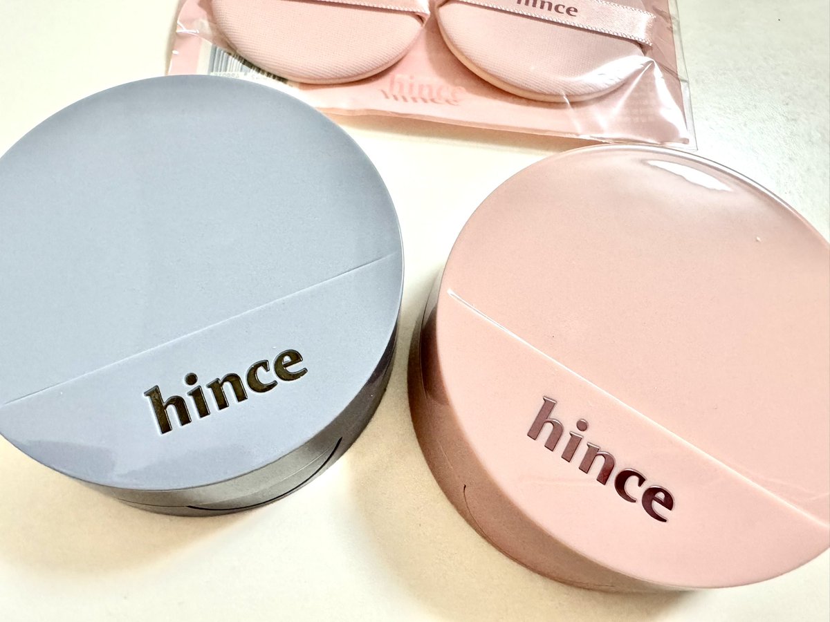 ピンクのクッション届いた！
青とピンクは双子ちゃんカラーのイメージがあり、並べてキャッキャしている。