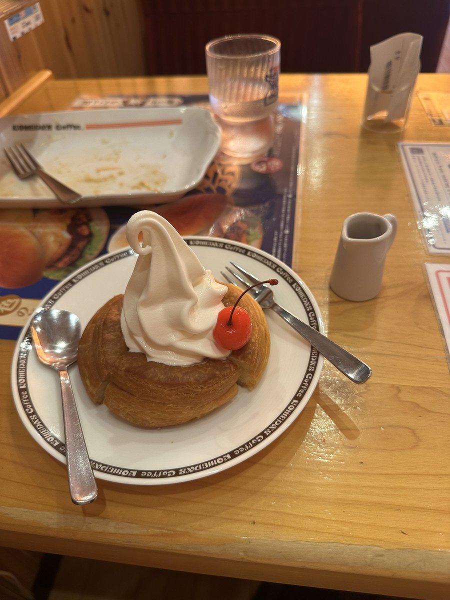 人生初コメダ！

おすすめされたやつ食べたけどめちゃ美味しかった！！✨