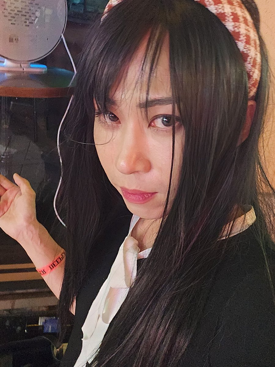 트친소

젠더말 셈말 하는 논바 팬섹 스위치
신기한 얘기 재밌는 얘기 좋아해요
셈바는 가끔 이태원은 그보단 자주
퀴세머 콜렉터지만 퀴어계 아니고 셈계
평일 각할모 할 사람