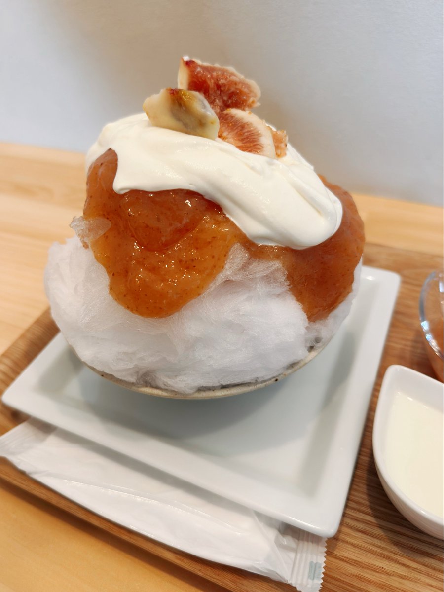 今年はなかなかタイミングが悪く、かき氷が食べられてなかったけど、ついに！
いちじくかき氷🍧
めちゃくちゃ美味しかった😋ﾊｯﾋﾟｰ