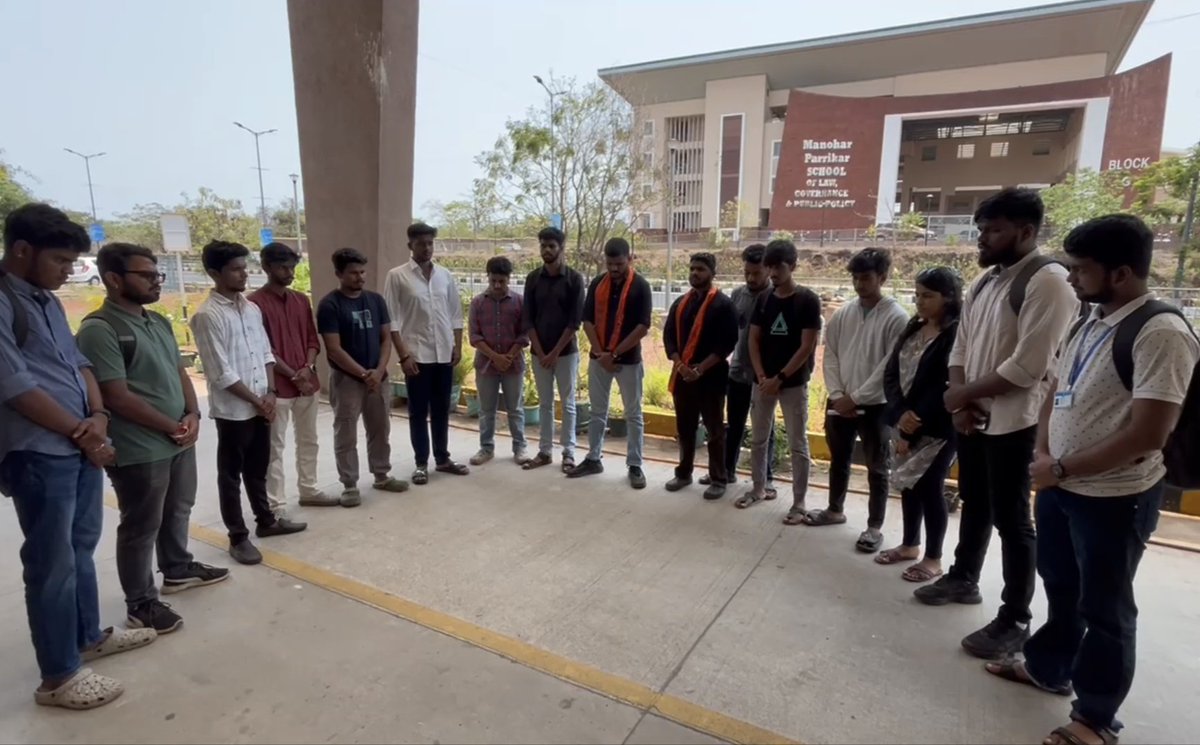 d_mashelkar's tweet photo. ABVP Goa University Campus Unit stood united at Goa University to condemn the barbaric terrorist attack at Pahalgam, Kashmir. https://t.co/Wn0hQYfa70
