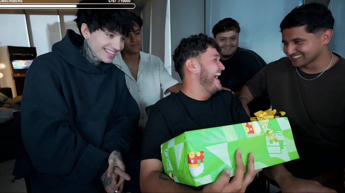 limoncita_dx's tweet photo. El mejor chupi stream de la historia jajaja Muchas gracias por las cuatro horitas los de siempre empresa 😂 Muchas gracias Edu por otro stream increíble, love you three thousand y tengan todos muy linda noche 👽🖤 @xCryboy @luis_pescador15 https://t.co/xe6qntA1wJ