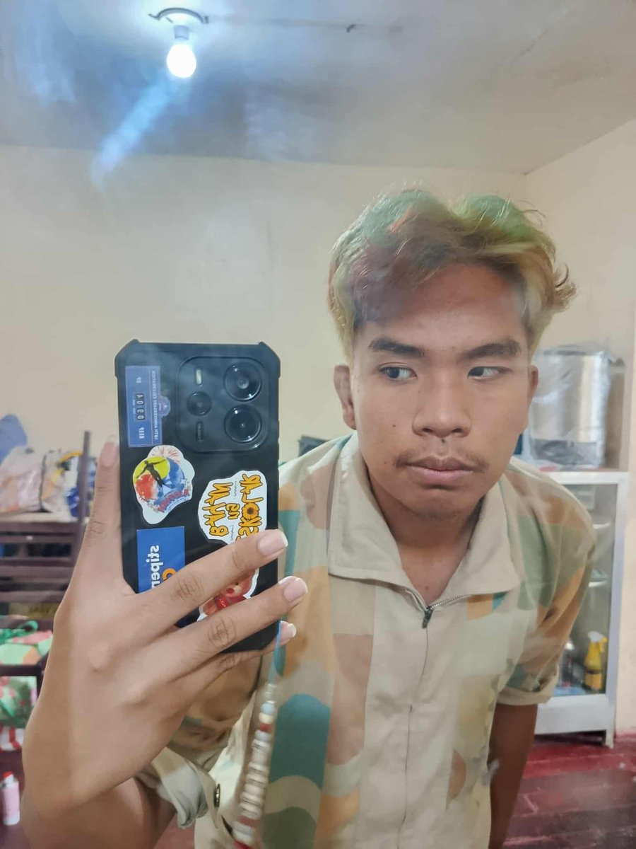 meorphiyus's tweet photo. proof of life (d pa rin okay) 

oo iba na naman hair color ko baket (winiwish na sana magfade na yung kulay hahaah) https://t.co/3Q77R8XgD2