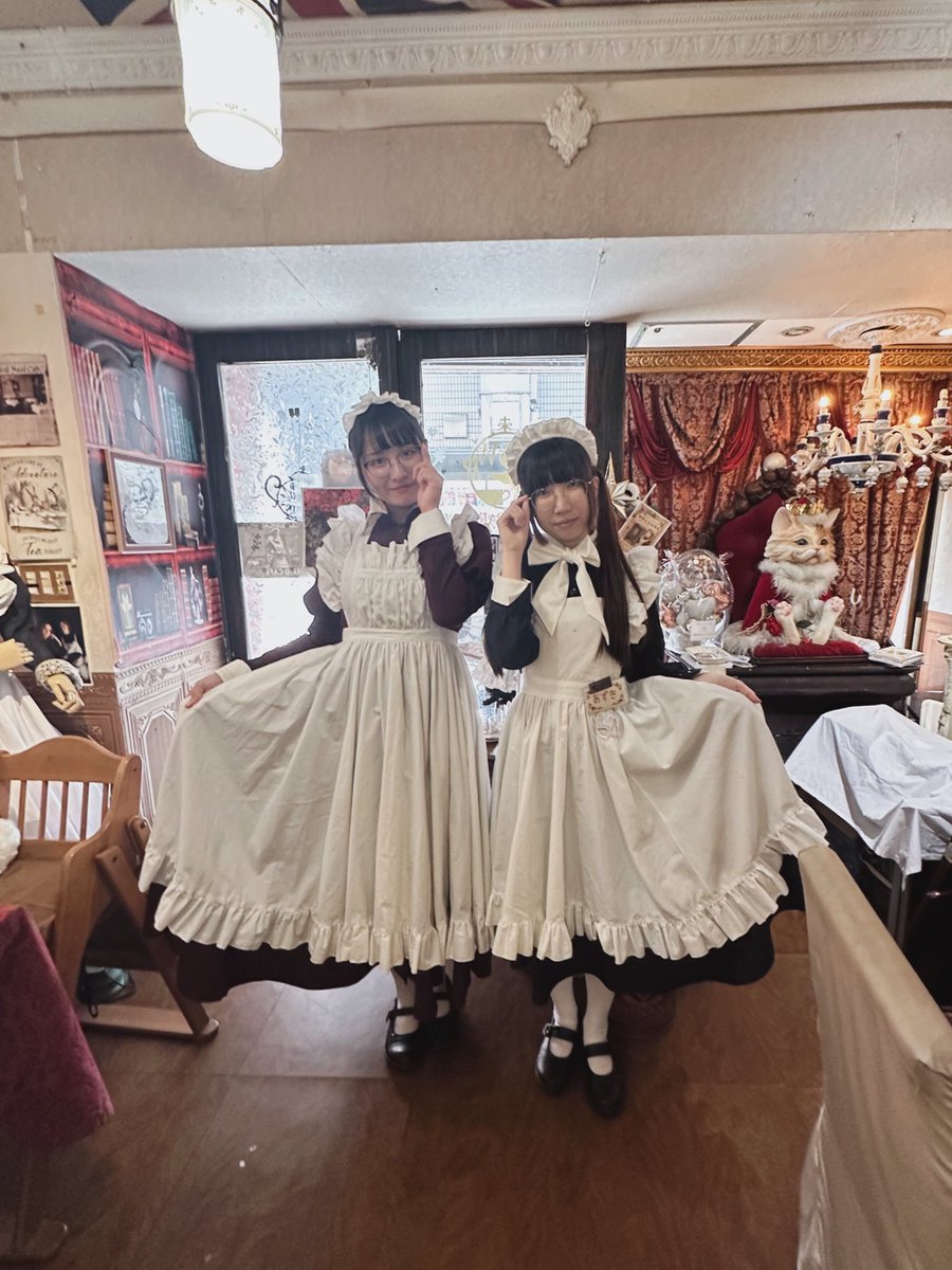 お久しゅうございます。

本日は、あずきさん、林檎さんそして紫水が、
お給仕を務めさせていただいております。

ただいま店内は、ゆるりとお過ごしいただけるほどの余裕がございます。

暑さ厳しき折、ワンダーパーラーにて涼やかに、優雅なひとときをお過ごしいただけますと幸いに存じます。