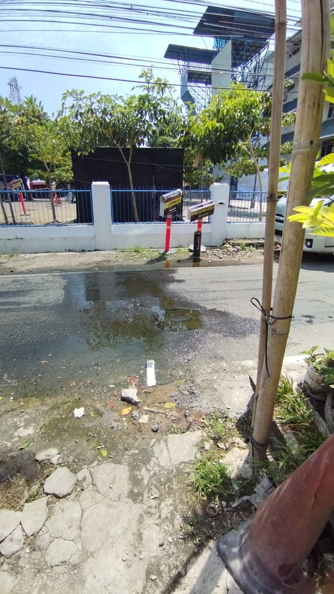 naannd's tweet photo. @PDAMKotaSMG ijin melaporkan pipa bocor di sekitar udinus / jl. Nakula 1 Pendrikan Kidul Semarang Tengah https://t.co/IIOTKxqEqe