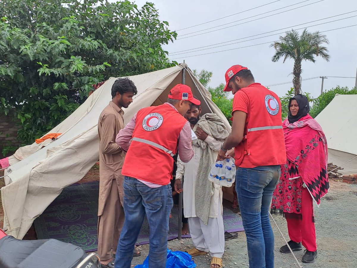 IFRCAsiaPacific's tweet image. Lest we forget, Pakistan was battered by massive flooding that commenced in late June and continued until August. The exceptionally heavy rainfall led to widespread flooding, landslides, and significant loss of life and property across multiple provinces.
 
The @ifrc has stepped…