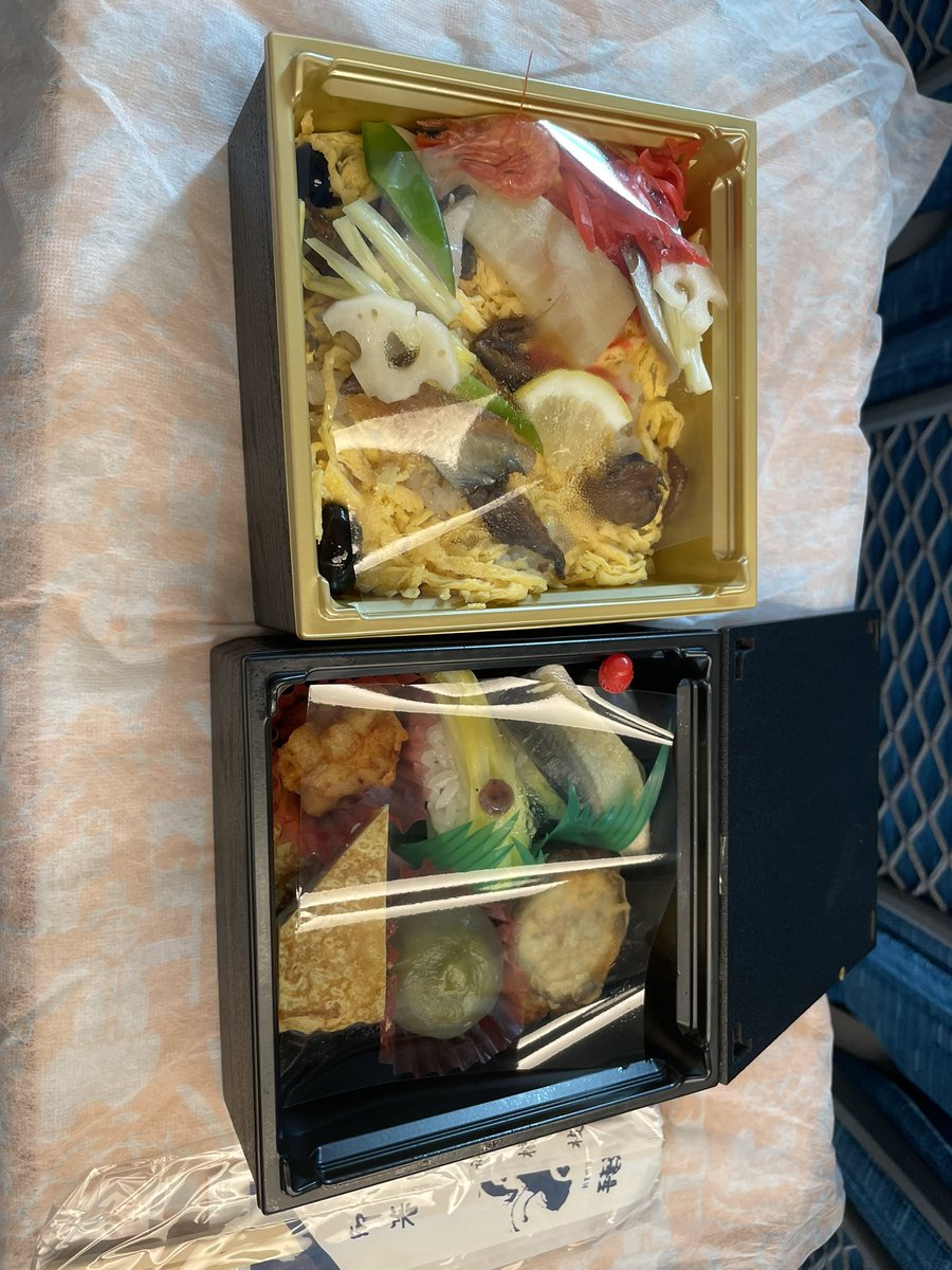 人生初駅弁✌️✌️
8割くらい何かわからん食材だったけど美味しかった😋