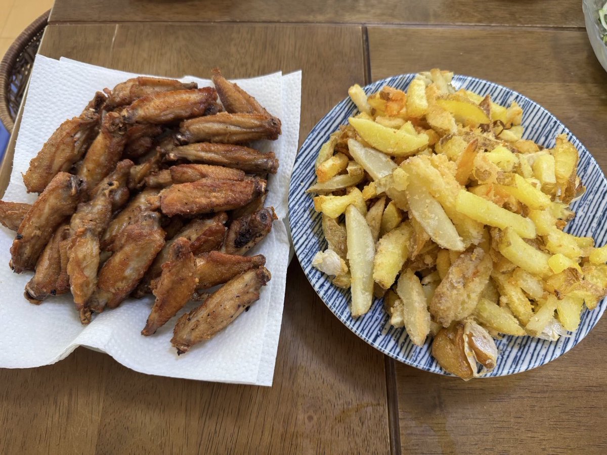 今日は骨抜きチキンとフライドポテトです。
たまにはジャンクなお昼も悪くないですね🥰