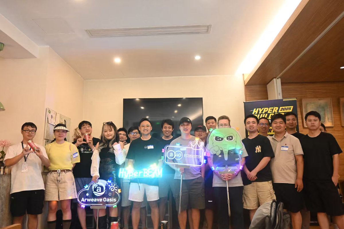 ArweaveOasis's tweet image. 🚀#HyperBuilders Hack House Day1，Salute to all Chinese @ArweaveEco and @aoTheComputer developers🫡
