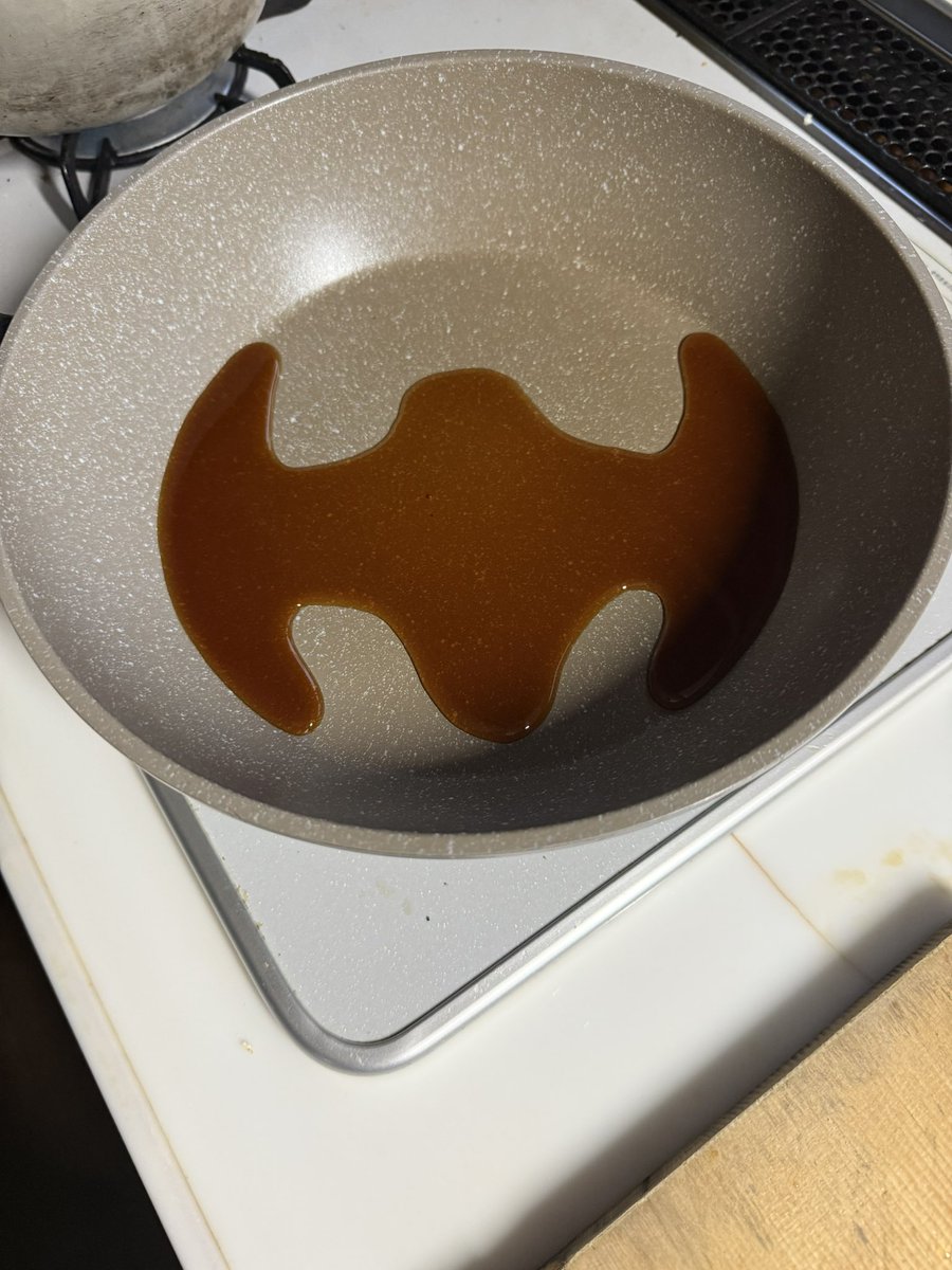 フライパンにバットシグナル！
呼ばれている！