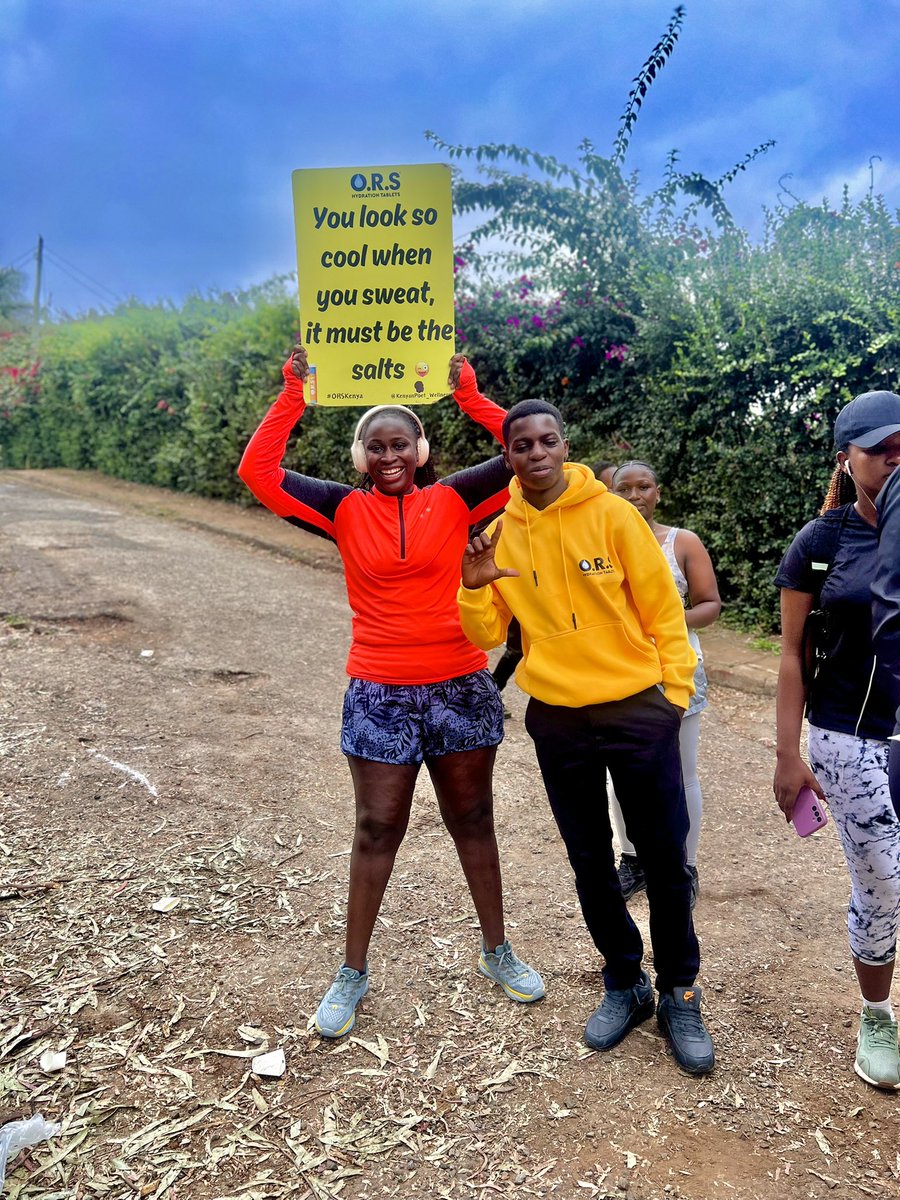 KateUnscripted's tweet image. It’s not just about the miles, it’s about the smiles too 🏃🏾♀️✨ Finding little moments of fun as I race toward the finish line. #RunningJoy #HalfMarathonJourney #FinishLineFeels