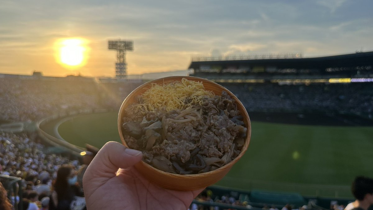 shinjinishimura's tweet photo. ついに‼️‼️‼️
キン肉マンxミャクミャク“超人タッグ弁当”をゲット💪
甲子園で阪神優勝を見届ける前にパワーチャージ✊
超超超超おいしいお弁当でした🔥 https://t.co/bIE9gyd6oU