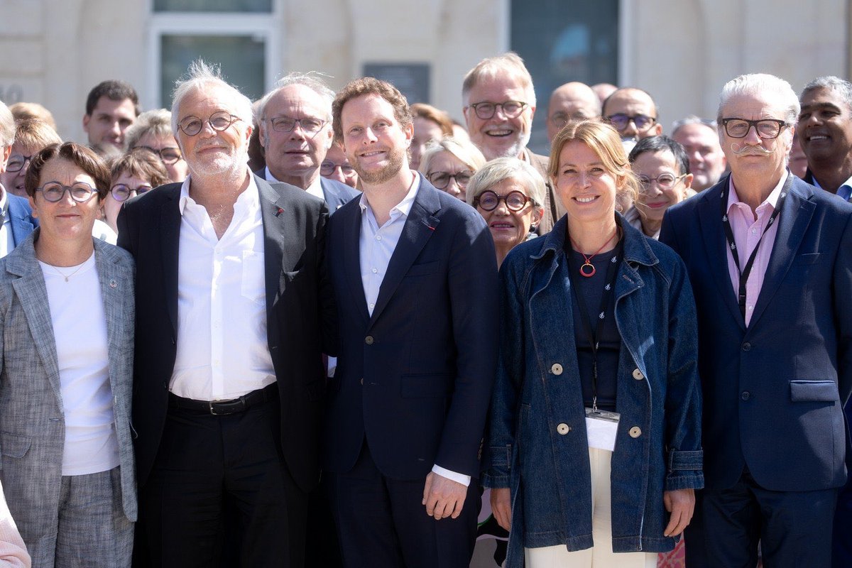 CBeaune's tweet photo. Très heureux d’avoir été ce samedi l’invité de @frebsamen pour la rentrée de @DijonMetropole_ avec ses 23 maires et ses élus engagés !
Transports, démographie, santé et environnement… les sujets qui ont besoin de coopération Etat-collectivités et de temps long sont nombreux… https://t.co/2g9UrXAved