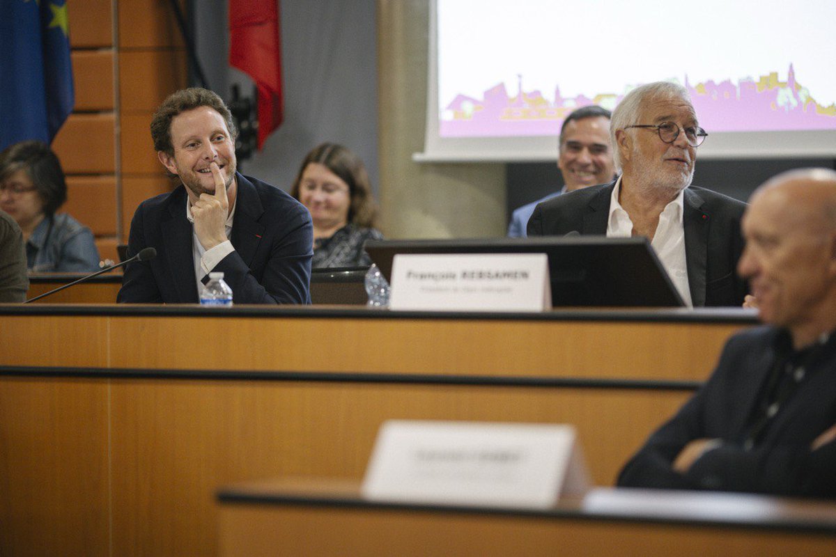 CBeaune's tweet photo. Très heureux d’avoir été ce samedi l’invité de @frebsamen pour la rentrée de @DijonMetropole_ avec ses 23 maires et ses élus engagés !
Transports, démographie, santé et environnement… les sujets qui ont besoin de coopération Etat-collectivités et de temps long sont nombreux… https://t.co/2g9UrXAved