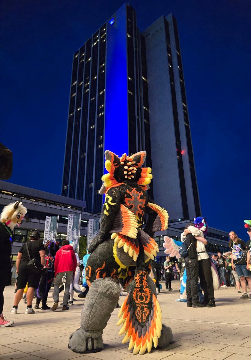 It was fun while it lasted~
Thank you <a href="/eurofurence/">Eurofurence</a> for this Amazing con this year 🧡
I will be seeing you all next year again and to everyone who sees this a safe trip back home 🧡
#EF29 #Eurofurence29 #Avali