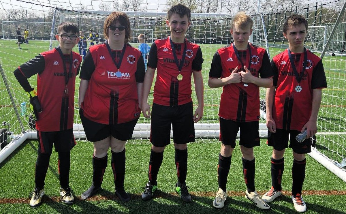 EssexCountyFA's tweet image. 🤝 The #Essex Youth #Soccability League will work with clubs, coaches and volunteers to ensure young players: ✅ Grow in confidence ✅ Make new friends ✅ Feel part of the football family. Find out more ➡️ essexfa.com/news/2025/aug/… #Inclusion #EssexFootball