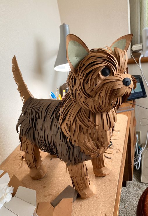 Mihoome_akiyama's tweet photo. 🐾 Yorkshire Terriers at TOD’S TERRAZZA 🐾
Made to match the brand’s world view—each strand of fur crafted from paper. 📸
#papercraft #paperart #papersculpture #installationartist #yorkshireterrier #cansonpaper #tods https://t.co/eOCtdP1IXu