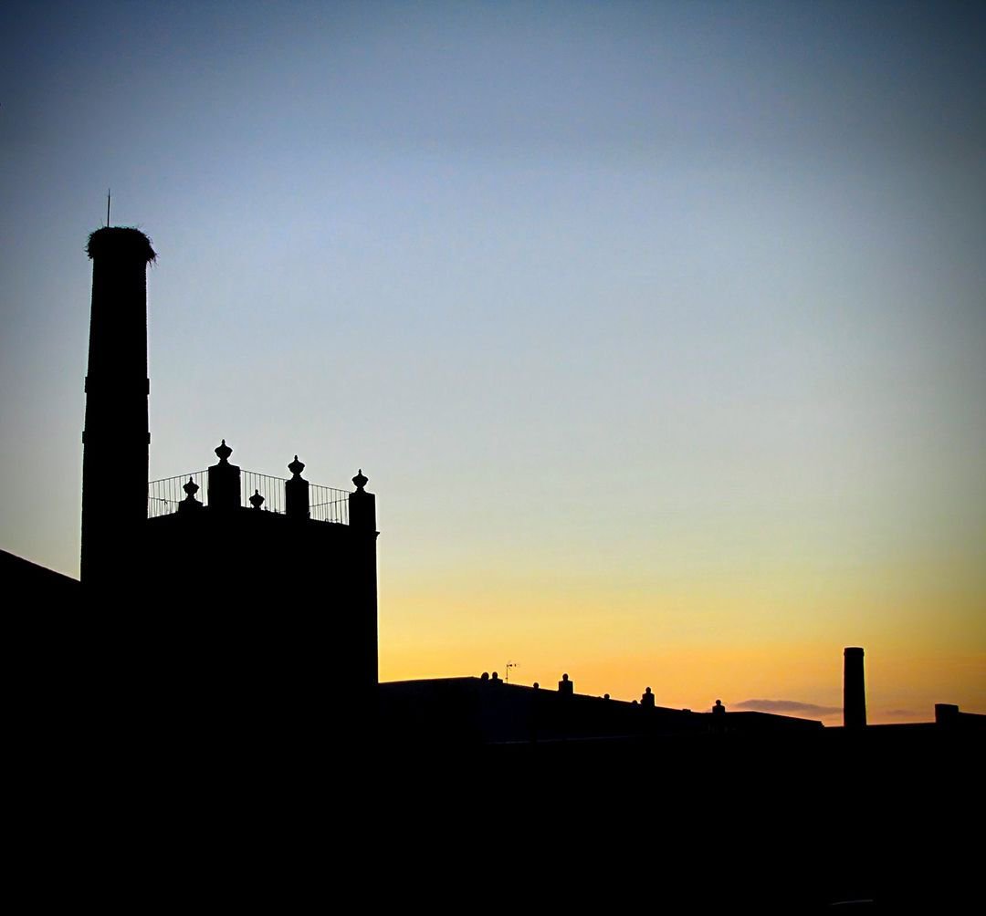 Arte en Ruinas (@arteenruinas) on Twitter photo #GoodMorning. #Skyline. #Chimneys, the legacy of #IndustrialHeritage in #Almendralejo. Article included in the #Book "Cielos de #Extremadura", presented at the @ExtremaduraBlogs Meeting and promoted by <a href="/FXS_LaCoria/">Fund. Xavier Salas</a> and @Extremadura_tur buff.ly/2AtA8Hh #GoodMorning. #Skyline. #Chimneys, the legacy of #IndustrialHeritage in #Almendralejo. Article included in the #Book "Cielos de #Extremadura", presented at the @ExtremaduraBlogs Meeting and promoted by <a href="/FXS_LaCoria/">Fund. Xavier Salas</a> and @Extremadura_tur buff.ly/2AtA8Hh