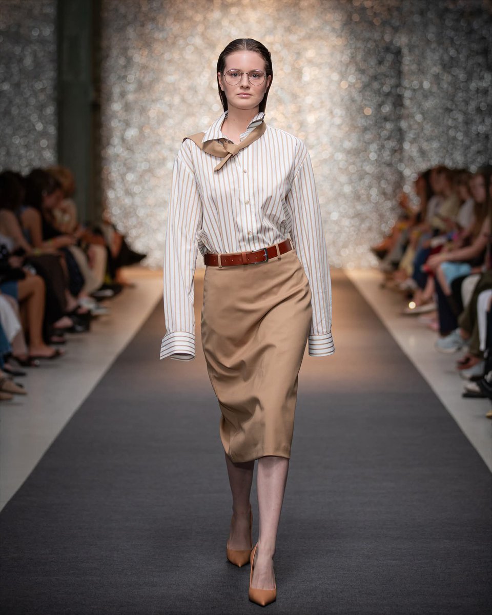 Proud 2 meet t/ radiant &amp; bold 👏🏼 MEDEEA (RO) 🇷🇴! She took central stage @ Budapest Central European Fashion Week Spring/Summer26 📍 Millenáris. Showcasing razor‑sharp tailoring, her SS26 collection blurred masculinity &amp; femininity. #BCEFW #MEDEEAss26 #BudapestFashion