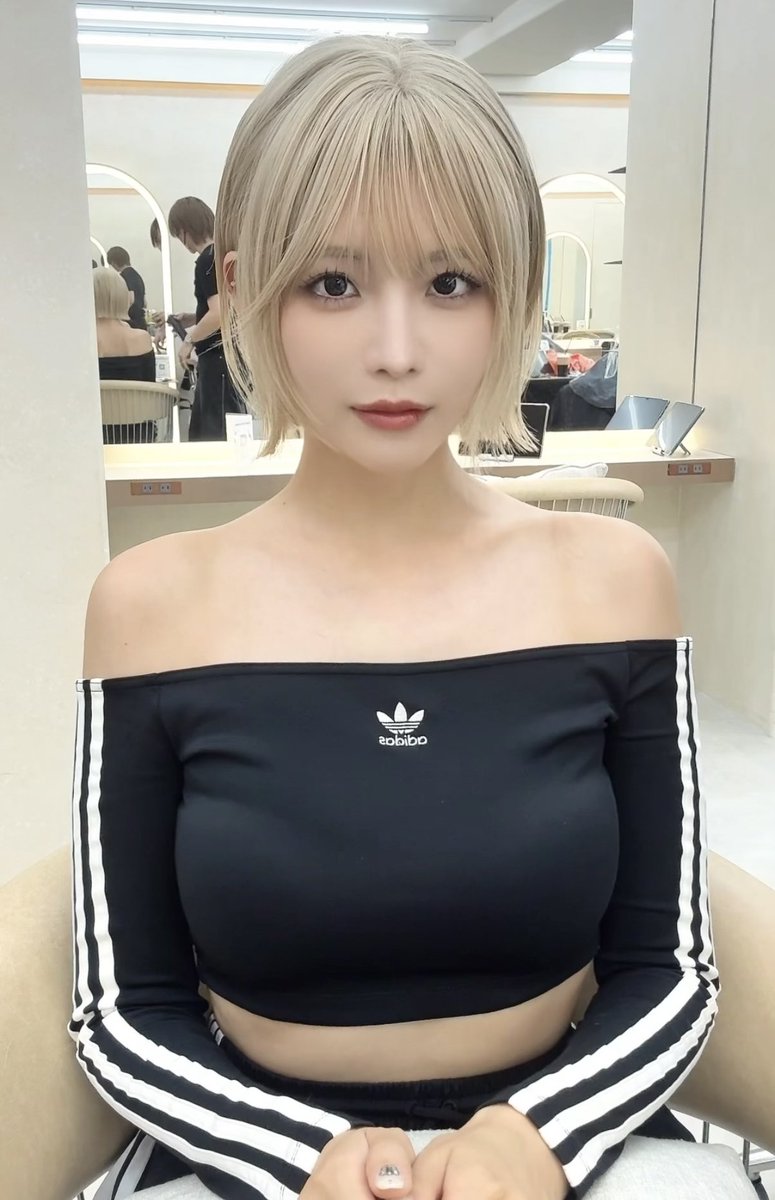 hayase_aya's tweet photo. 久しぶりの金髪 https://t.co/gcvyQJKzH9