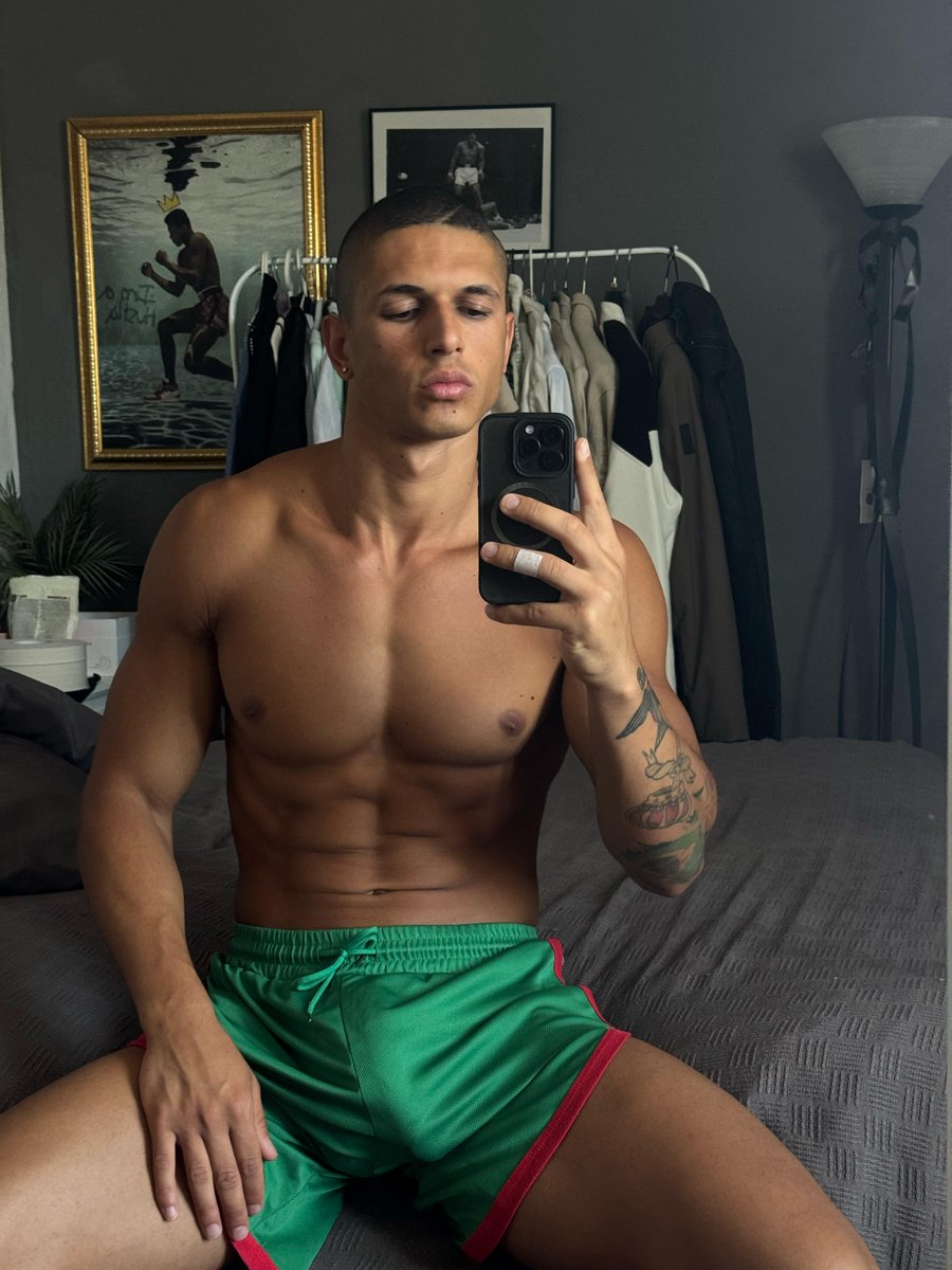 Hunk Cris tweet media