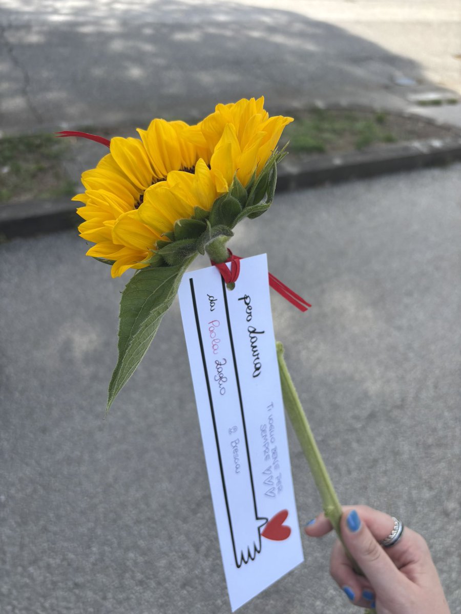 Un girasole per te <a href="/LauraPausini/">Laura Pausini</a> 🩷