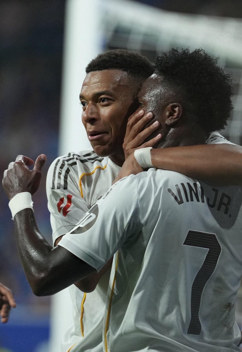 🗣️ Kylian Mbappé : « Le meilleur chanteur de l'équipe ? Vini chante bien, et j'aime chanter aussi (rires). » <a href="/BILD/">BILD</a> ✅😂