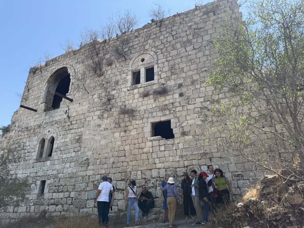 owenjonesjourno's tweet image. Hello from Palestine!
This is Lifta. It was a Palestinian village just outside of Jerusalem.
In 1948, Zionist paramilitaries massacred local residents and launched repeated attacks. They drove out the local population.
This was one example of the horrors of the Nakba, when…