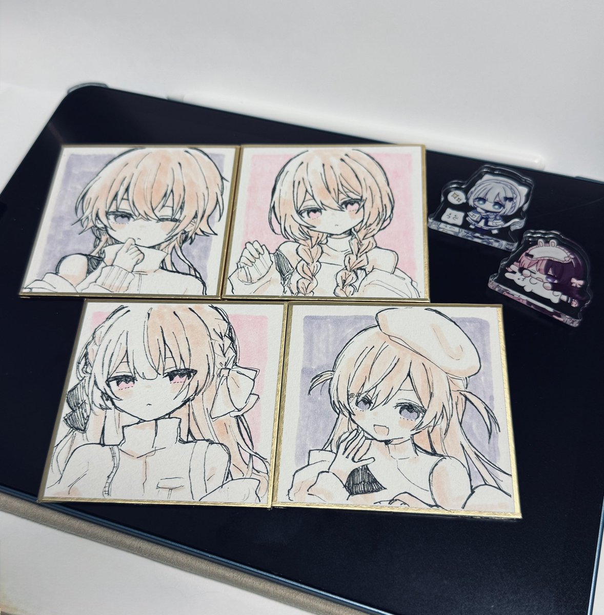 これはちょこちょこ描いてる色紙 