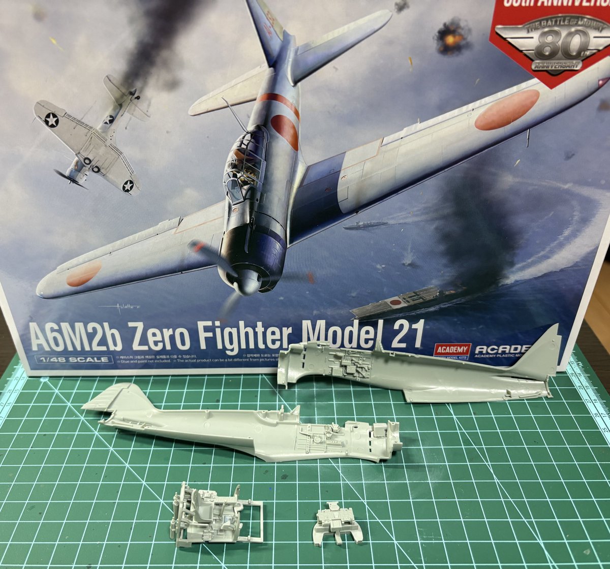 あいち航空ミュージアムから撤収してきました。
次はアカデミーの零戦です。コックピットを作りました。なかなか細かいです。