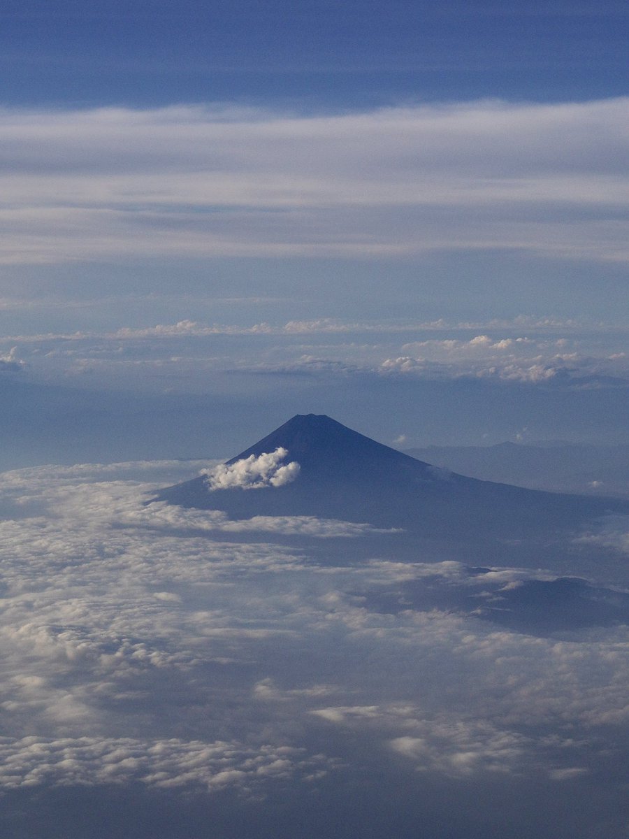 abe_madai's tweet photo. 久しぶりの伊丹→羽田フライト
夕方のフライトは初めてだったけど、富士山もわりかし良く、羽田着陸も都内上空で、良かった
富士山は薄雲がなければ95点くらいだったんだけどなぁ😭

#富士山
#東京タワー
#スカイツリー
#CANON
#5DMarkIV
#my_eos_photo
#ツァイス写真部
#ZEISS
#makroplanar https://t.co/Nw7NQGaW4X