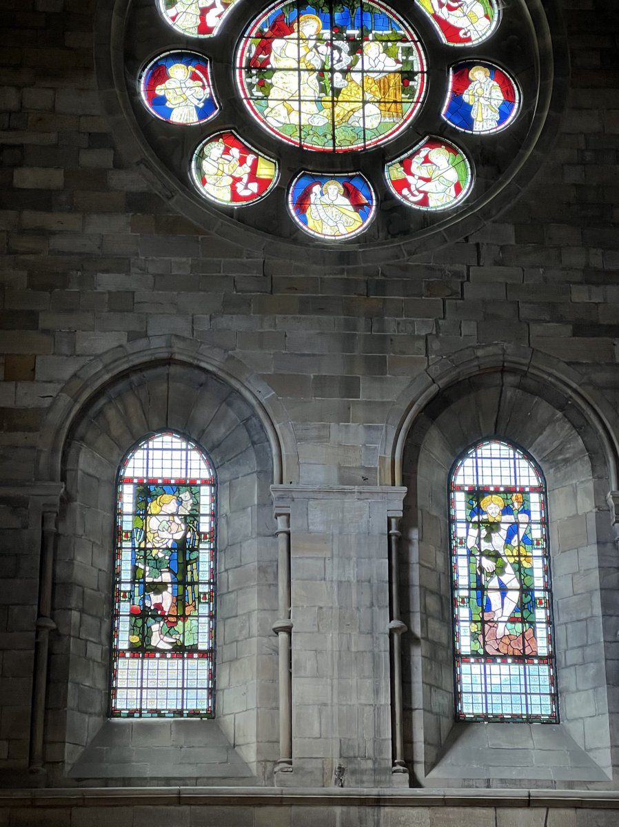 Springborn21's tweet image. St Martins church, Scarborough. Pre-Raphaelite windows and decoration by William Morris, Burn-Jones, Rossetti and Ford Maddox Brown. Who knew?
Often using saintly depictions of themselves and wives, the shrinking violets.
#StainedGlassSunday