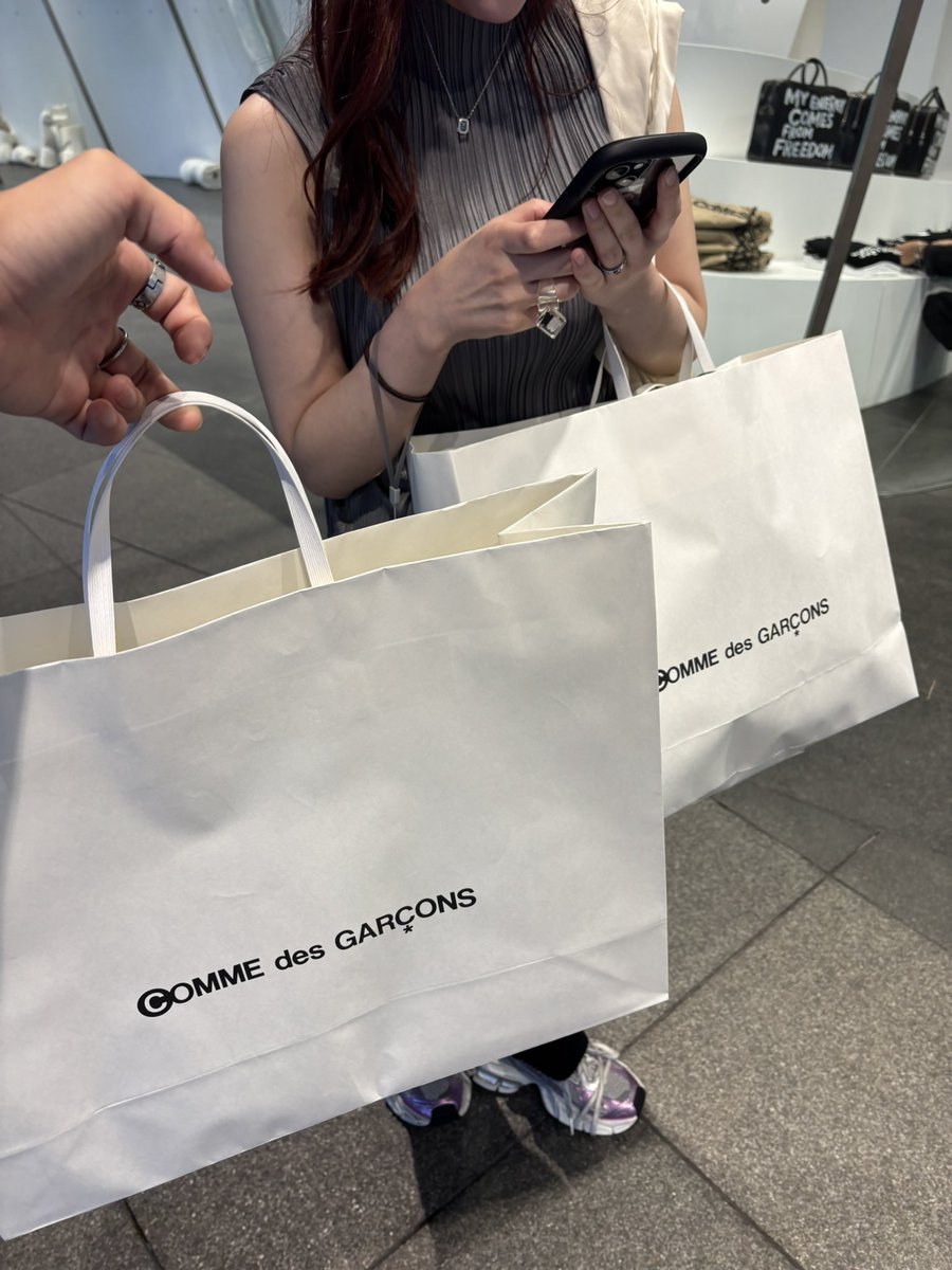 __kho_u's tweet image. 久しぶりにギャルソン買った
今季のストライプのワイドパンツです