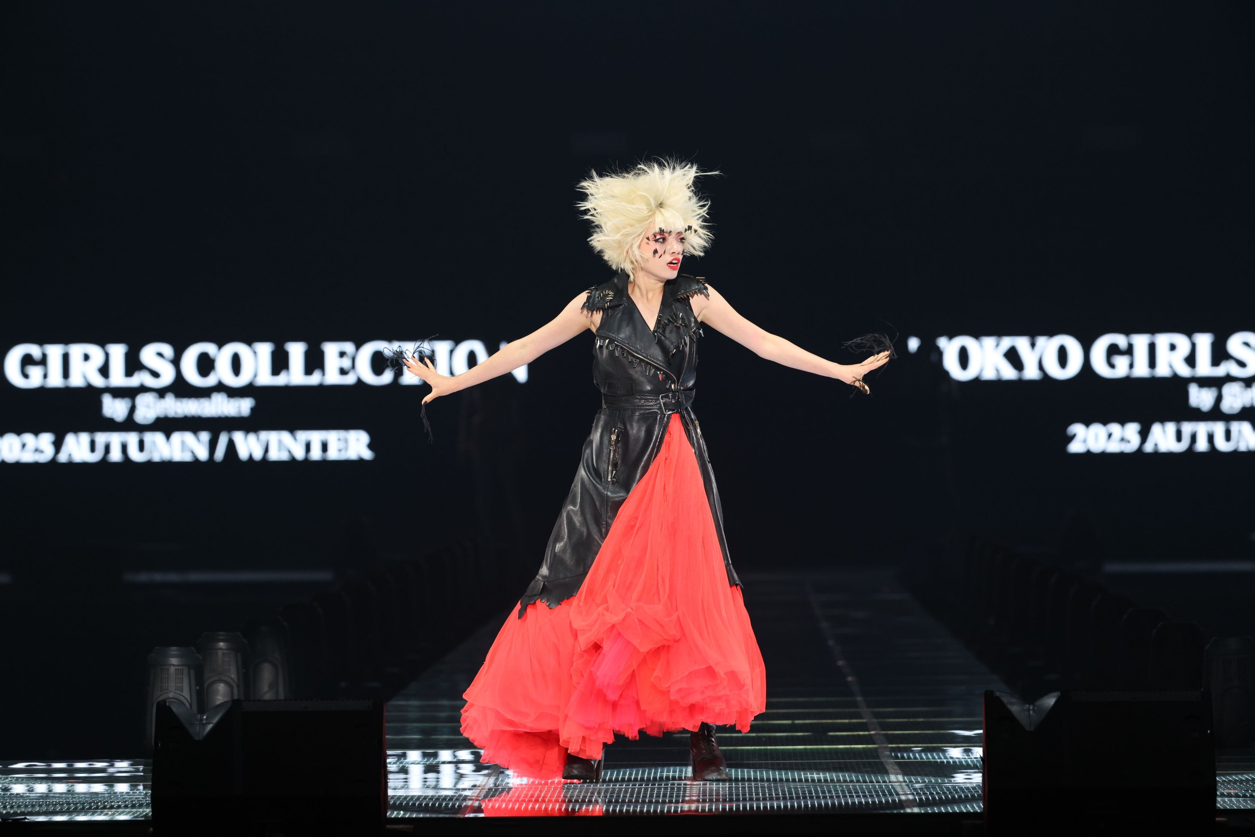 合馬公式アカウント1さま ジャンポール・ゴルチエ 世界的ファッションデザイナーのジャンポール・ゴルチエが幼少期