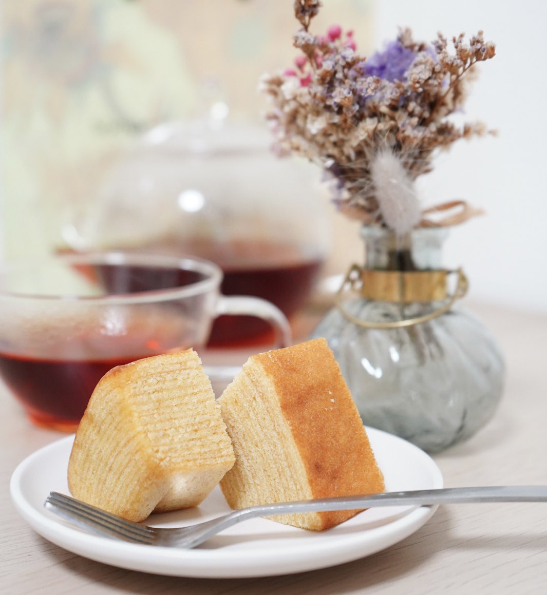 無印良品でシーズナルの不揃いバウムがでていたので、焼きりんごバウム買いました🍎りんごのフレーバーにほんのりシナモンが香ります😊
マロンとかぼちゃも食べたい😋