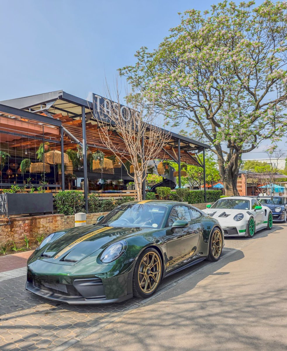 Absolutely epic Porsche combo spotted in Hazelwood this morning
