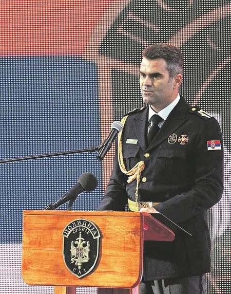 Spasoje Vulević, komandant SAJ-a,  smenjen jer nije hteo svoj narod da tretira kao teroriste i da od svoje jedinice pravi režimsku Pretorijansku gardu‼️

Ali zato Pretorijanac Kričak nije ni saslušan, niti se prikaziju se snimci sa kamera kako maltretira građane i studente, on i