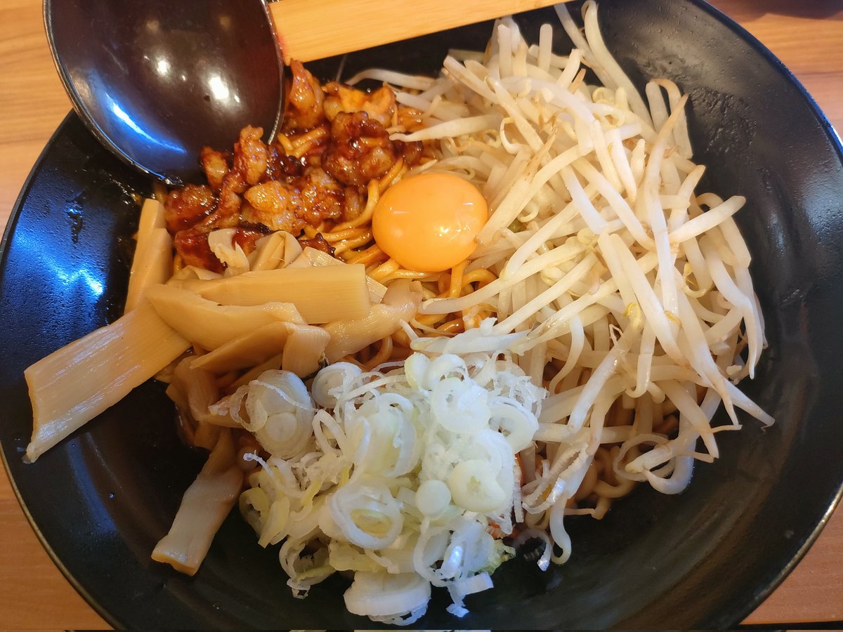 久しぶりに「RAKU SPA Station 府中」に行ったら、12階に天空サウナが出来ていてめっちゃ良かった。
テントサウナが2つ、壺水風呂が4つ、インフィニティチェアが20台というスペックで、夕陽と富士山を眺めながらの休憩が最高すぎた🤤