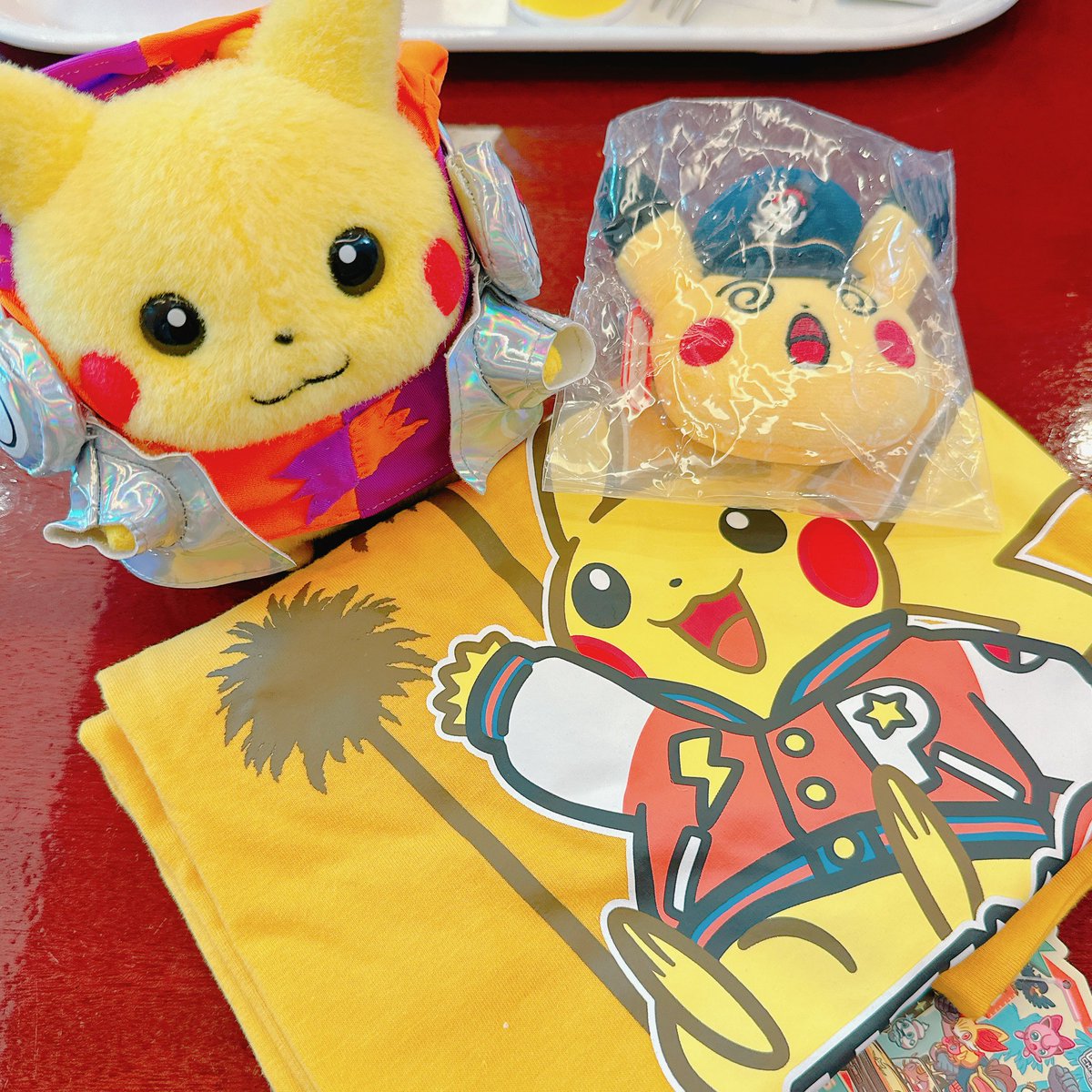 9/3-9/5ユニバ🧡💜

たなきちさん.ヒノ丸さん
みきのん.みわ.シュリ
ぱちこさん.エルさん
お会いできて嬉しいし
一緒に過ごしてくれてありがとうぅ🫶🏻🤍
みんなのおかげで楽しかった✌︎

エルさんからもらった
アナハイムのTシャツとピカチュウ
嬉しすぎて感動⸝⸝o̴̶̷̥᷅  ̫ o̴̶̷̥᷅⸝⸝💓