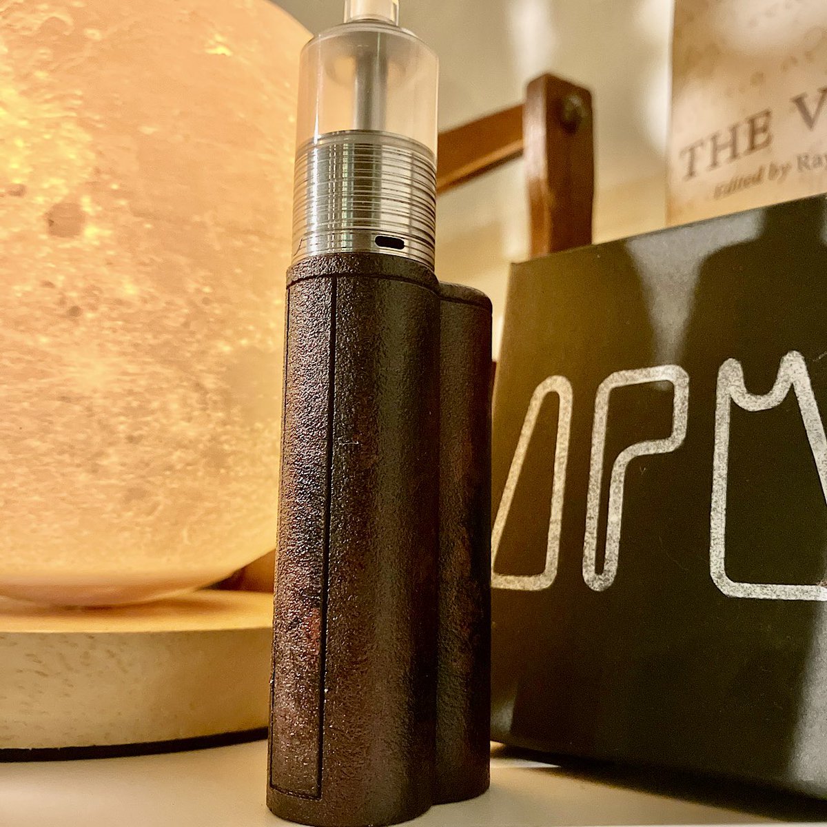 VapeShop_Frog's tweet photo. 🙌本日20時より🙌

APM Mods🇮🇹
・MIA DNA60C
・ANIMA DNA60C

各種販売開始します！

https://t.co/XYuHdPVuZ7

ドレスカバーによるカスタマイズで様々なデザインを楽しめるAPM Modsのフラッグシップ

Podタイプに肉薄する程軽量なボディーに高性能チップを搭載

店主愛用の本機を是非ご覧下さい🙇‍♂️ https://t.co/5xgHDE2FCK