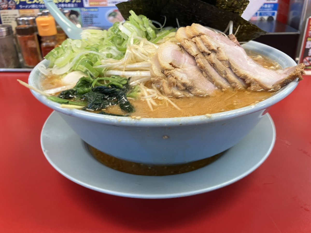 hideaki0426ddr's tweet image. 昨日の昼飯
山岡家鶴ヶ島店
特味噌ネギ焼豚ラーメンメガ盛り
健康診断の後に初チャレンジ 完食は出来ました。量が4玉分くらいありましたのでお腹いっぱいになりましたよ。特味噌やっぱり山岡家の定番メニューですね。