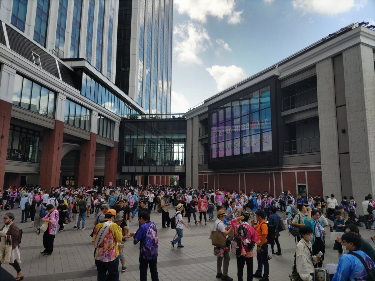 この誰でもなんでもいるわちゃわちゃ感がデレの良さよなあ