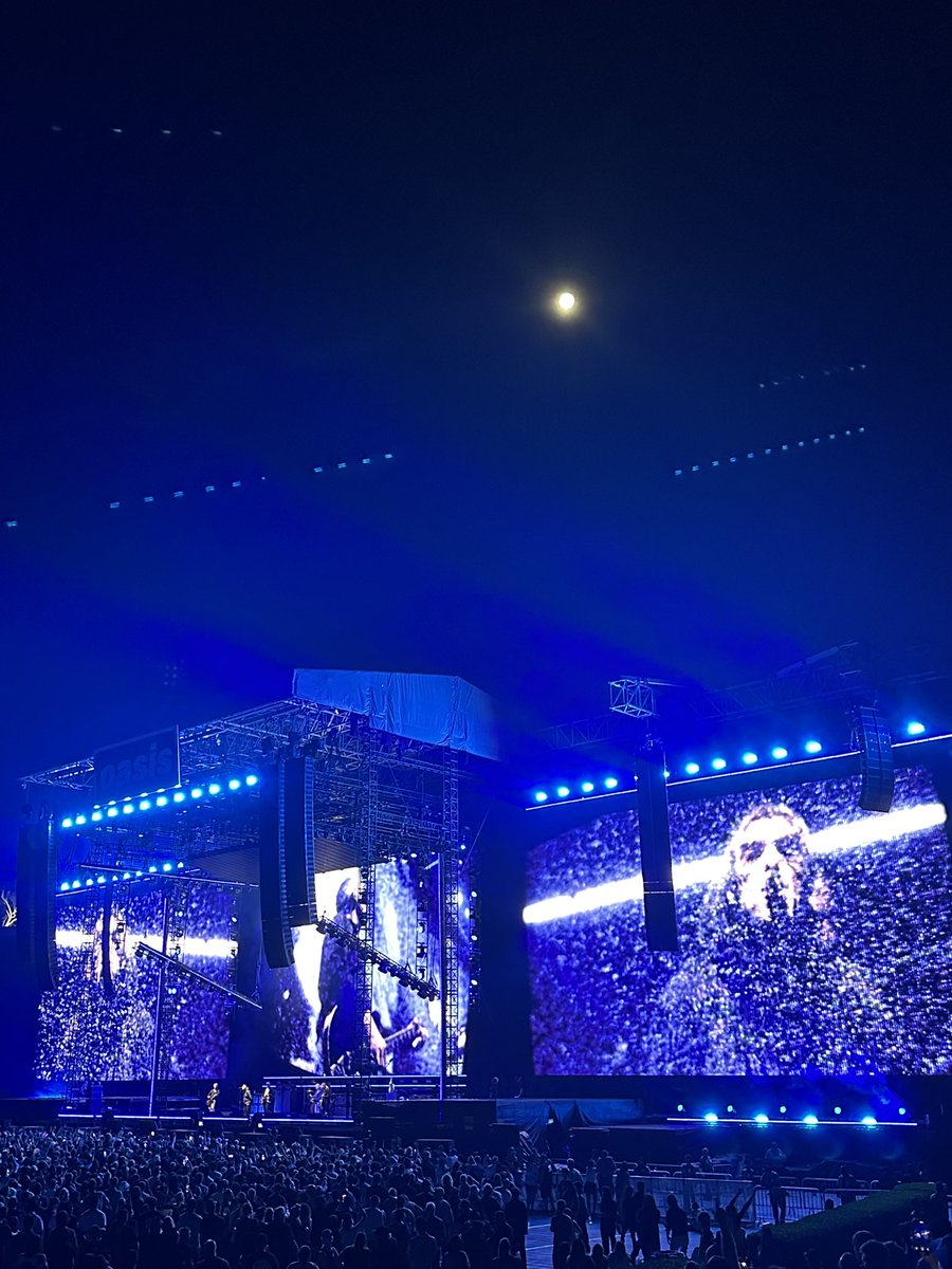 Liam Gallagher jokes about the Coldplay affair couple at the #Oasis show in Pasadena: “We don’t any sneaky tricks like the Coldplay lot…Stick your tongue down whoever’s throat you want. It’s 2025. We don’t care”